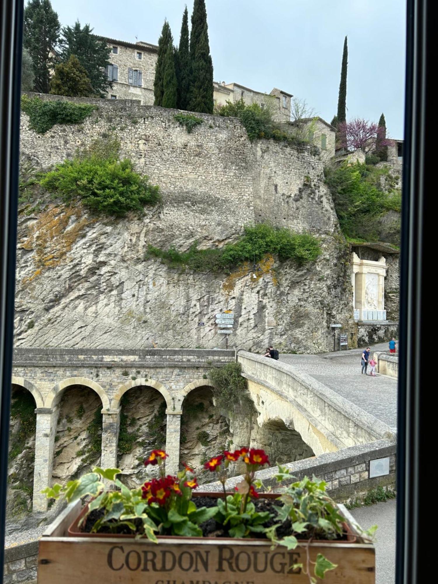 La Maison Du Pont Romain Везон ла Ромен Екстериор снимка